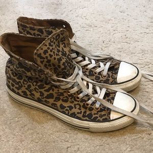 Leopard print night top Converse size 9.5